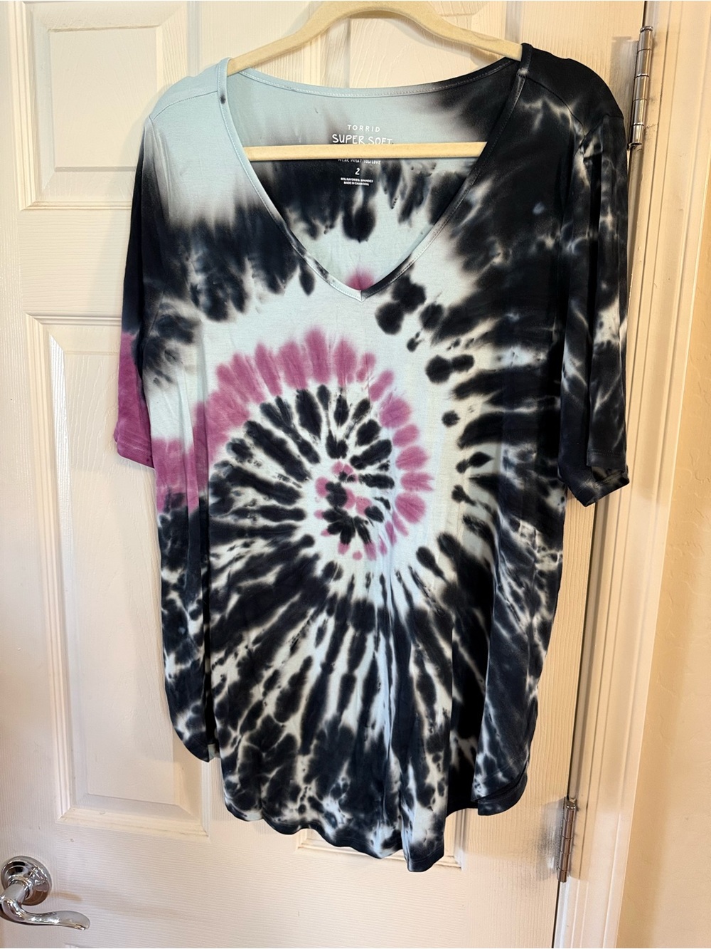 torrid Black, Pink & Light Blue Spiral Tie-Dye V-Neck Tee